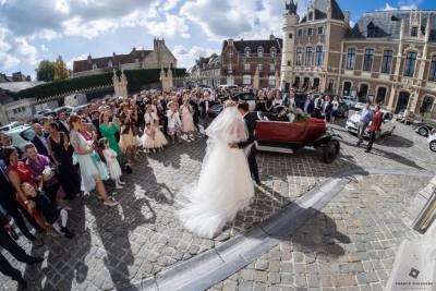 sortie de mariage à la mairie d'Arras